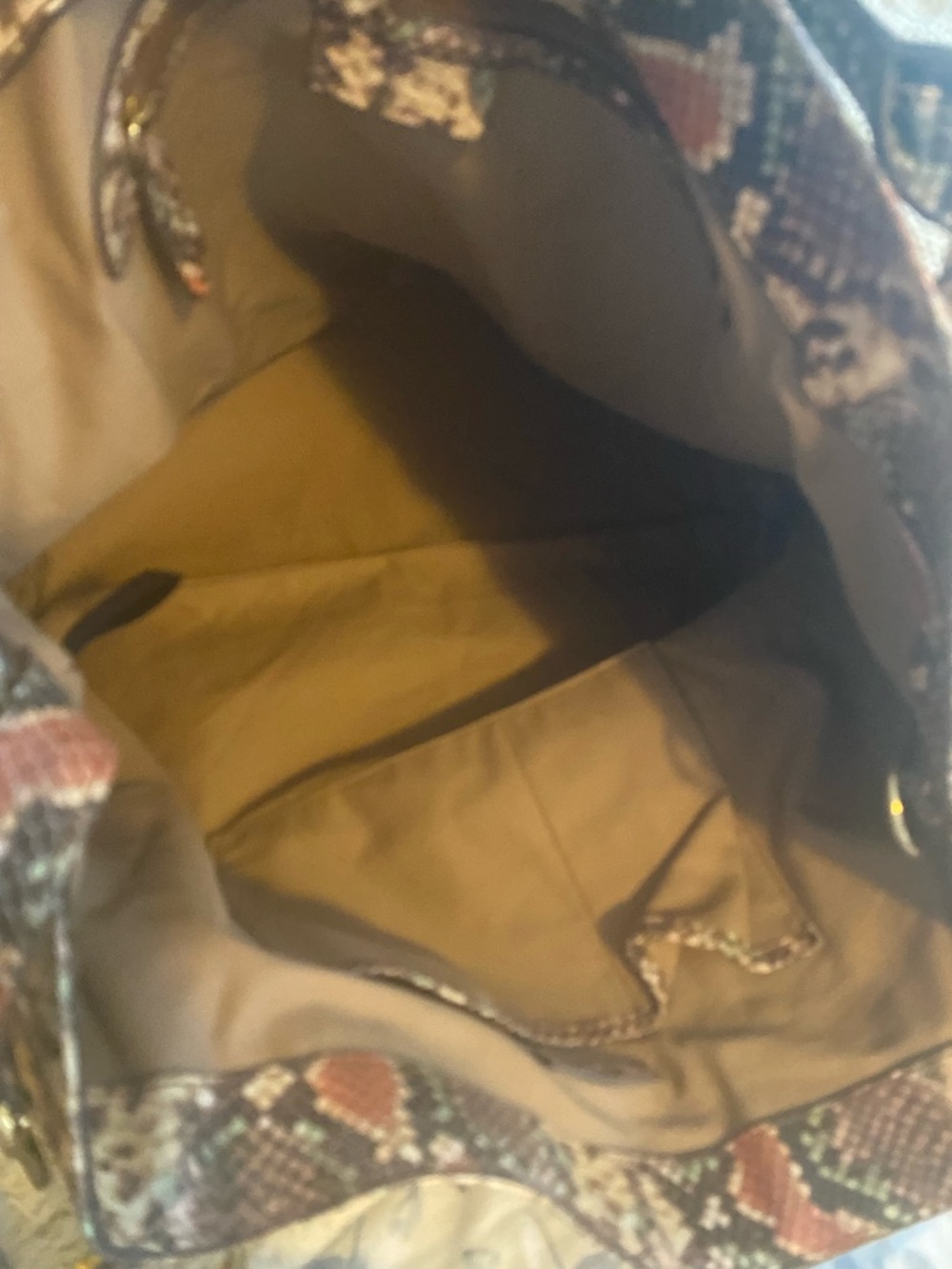 G.I.L.I. Limited Edition Roma handbag
In like New Condition - Picture 7 of 7